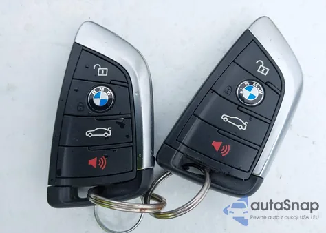 2018 BMW X1 xDrive28I z USA, uszkodzony, nr VIN WBXHT3C39J3H30531